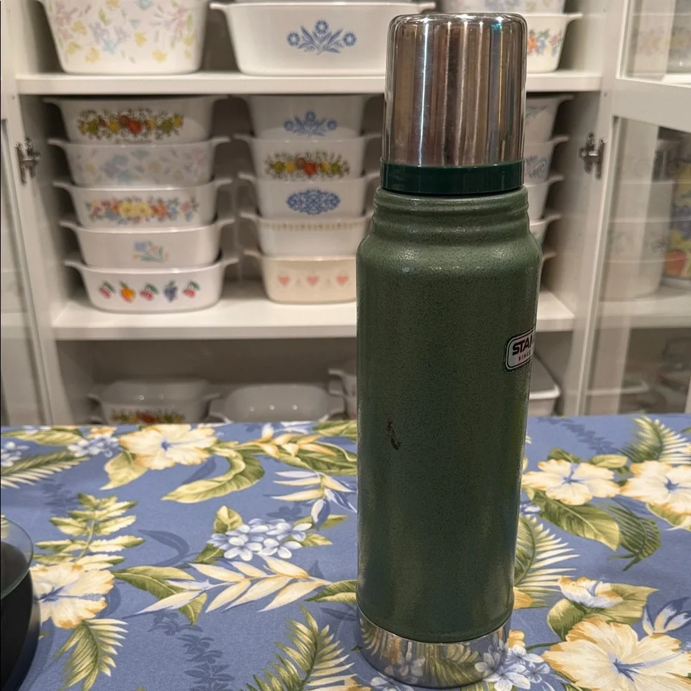 Stanley Classic Green Thermos - Picture 3 of 7